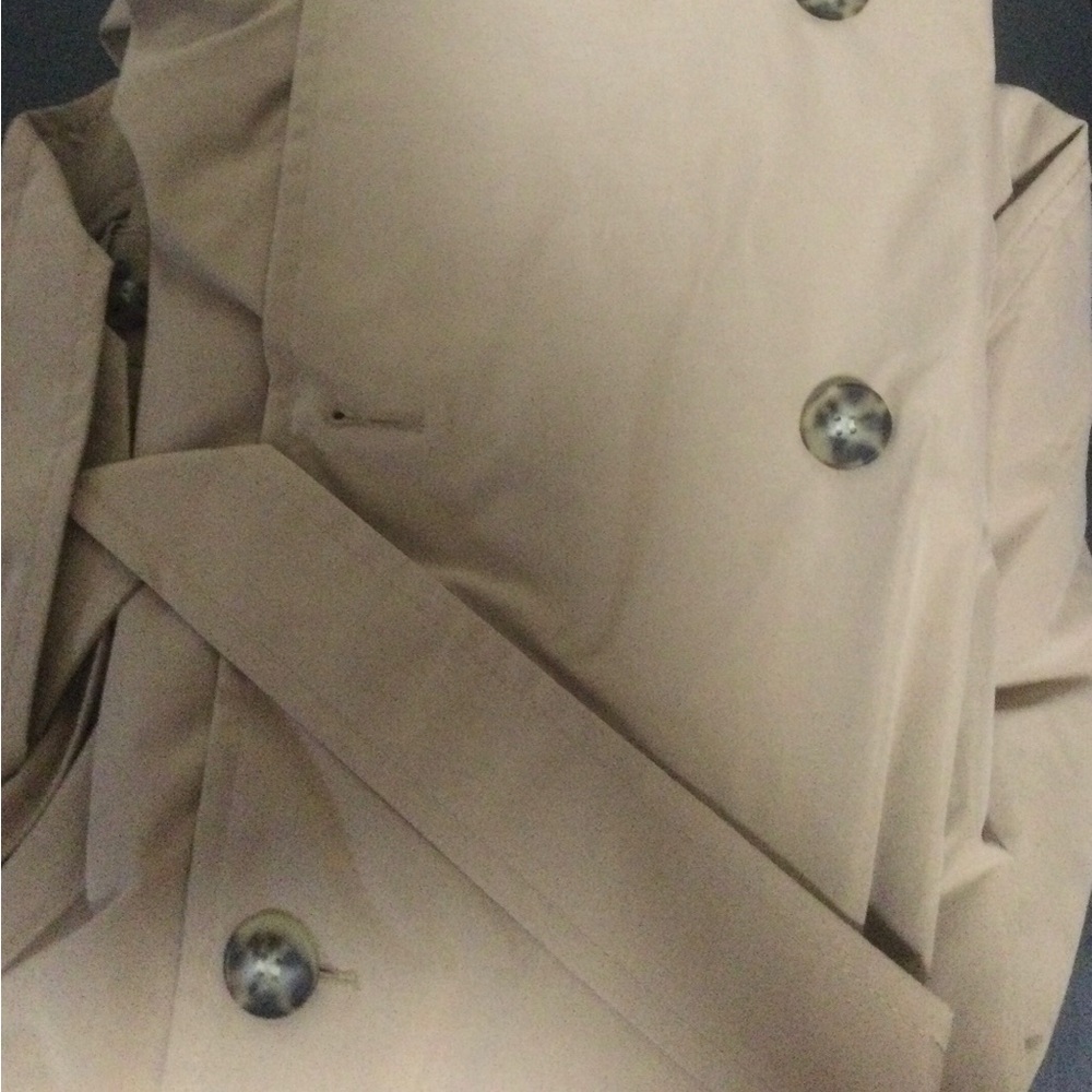 ❤️Classic Tan Trench Coat❤️ - Picture 4 of 9